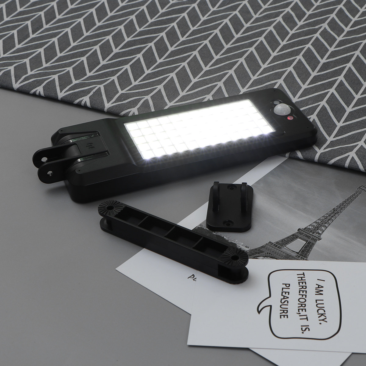Solar Powered Wall Lamp 60 Lum - Pool Light Solar Rechargeable 评论和价格